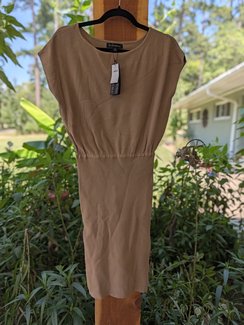 Banana Republic Beige/Tan Short-Sleeve Midi Sheath Dress